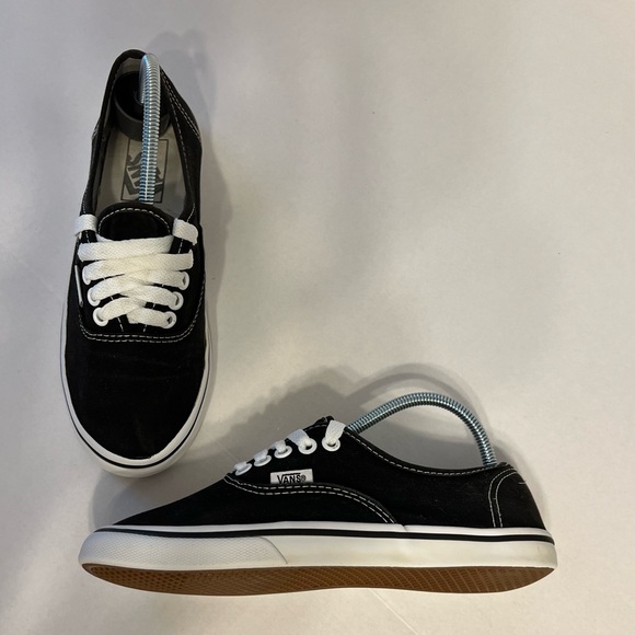 Vans Shoes - Vans off-the-wall, Authentic Lo Pro woman’s size‎ 6.5 men’s size 5